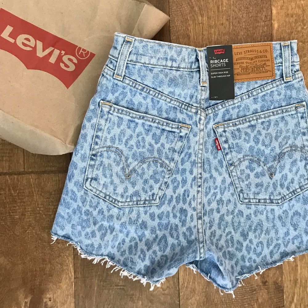 Levi’s Ribcage Shorts - Limited Ed. Leopard